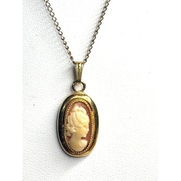 Vintage 12K Gold Cameo Pendant Necklace With Oval Frame & Delicate Chain - Picture 1 of 11